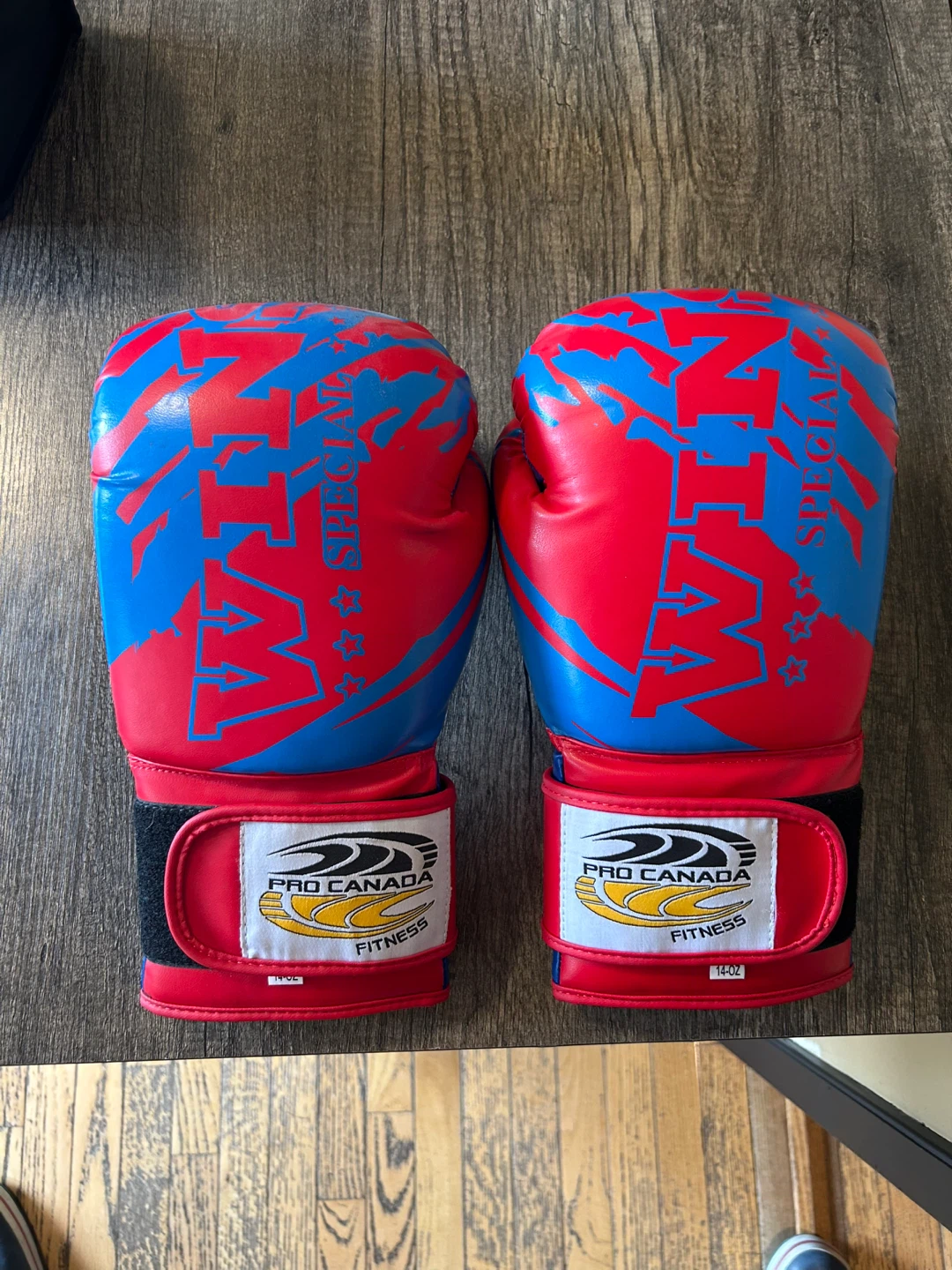 PRO CANADA FITNESS 14-OZ Red Blue Boxing Gloves