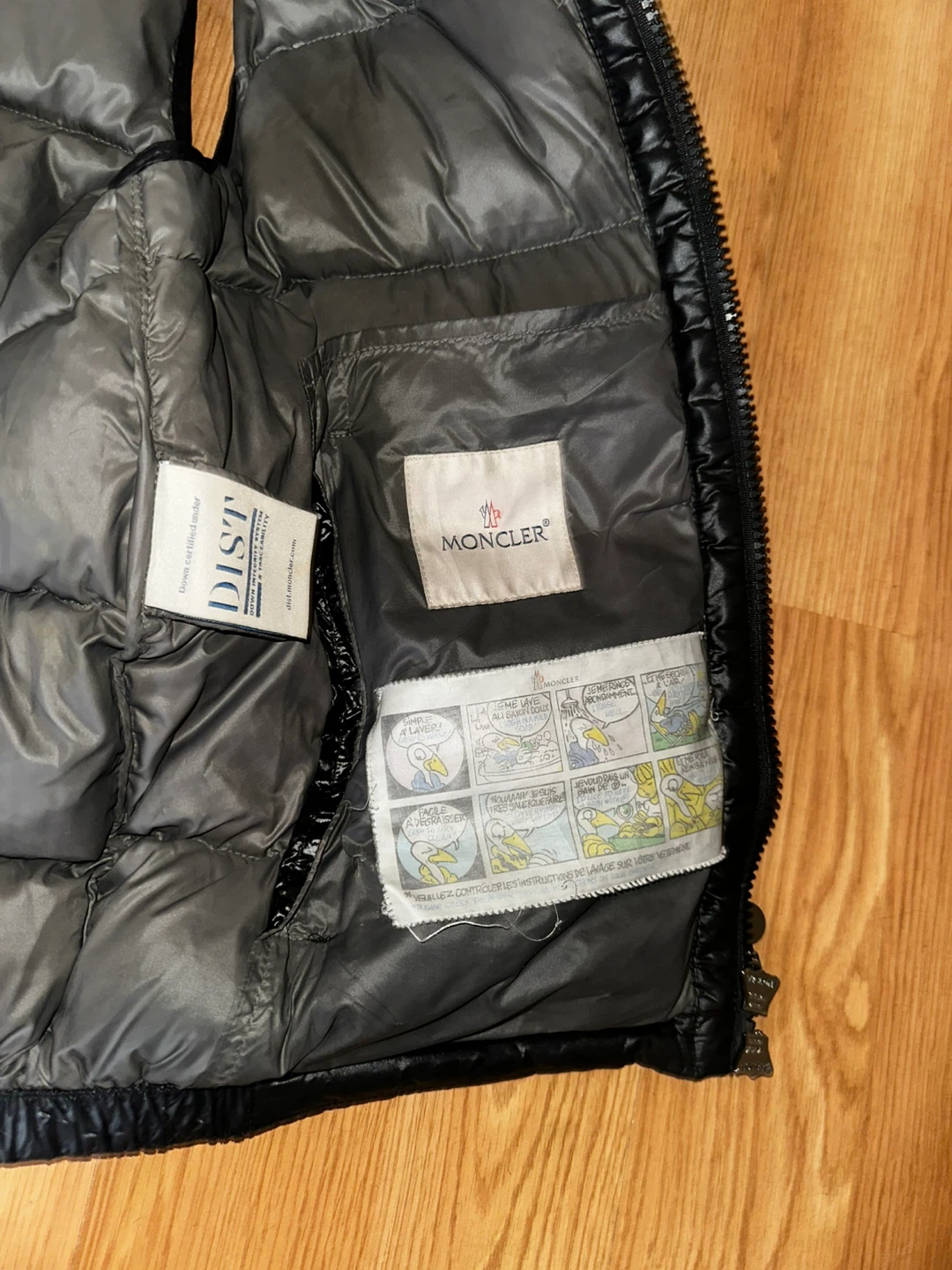 Moncler Black Puffer Vest Size 3 - photo 4