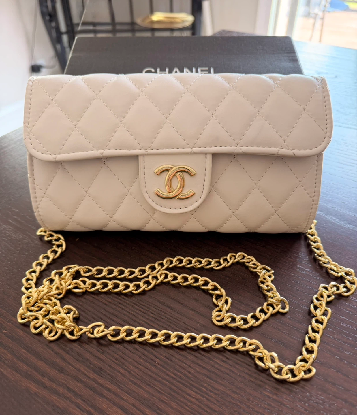 Quilted Wallet on Chain - White