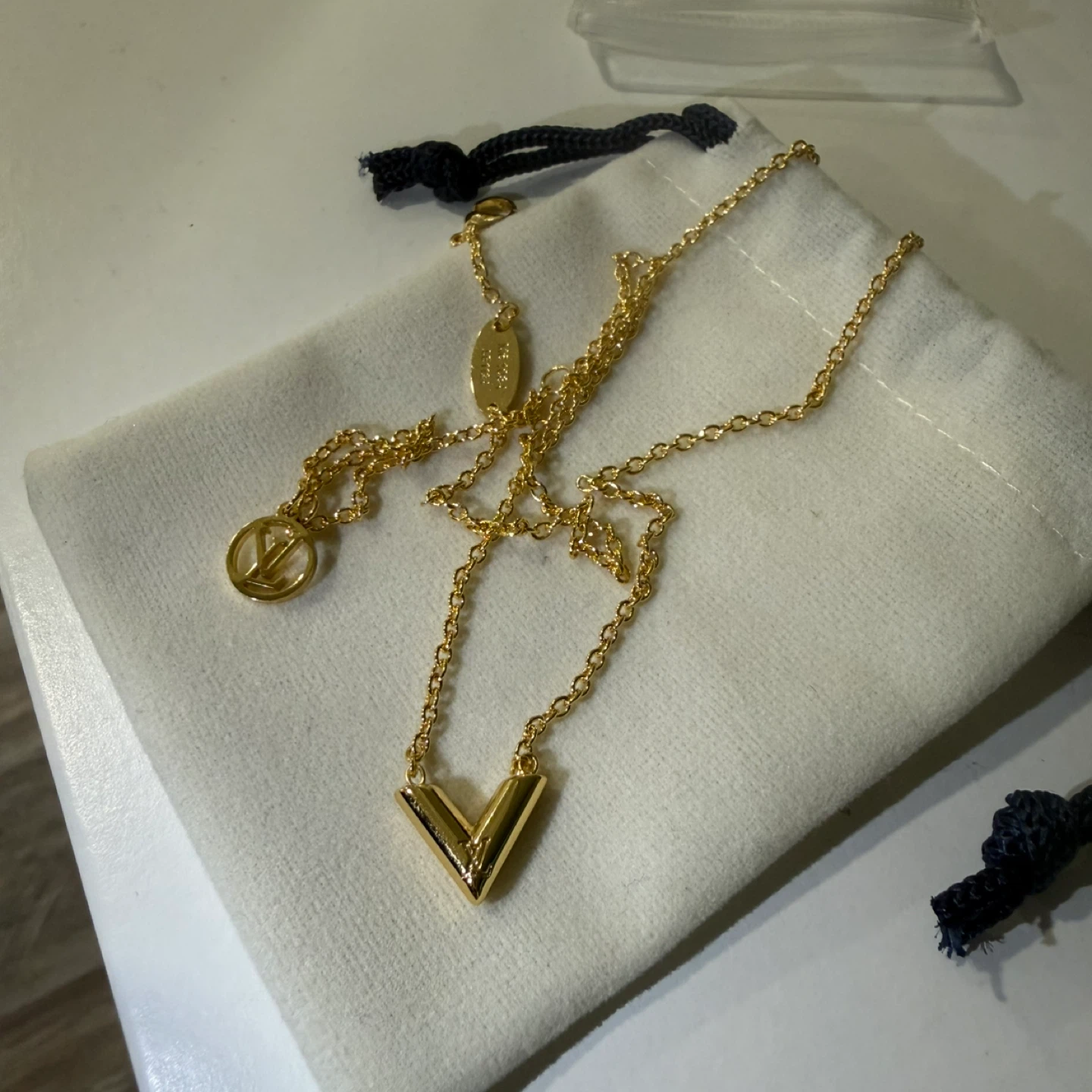 Gold-tone V Necklace - photo 2