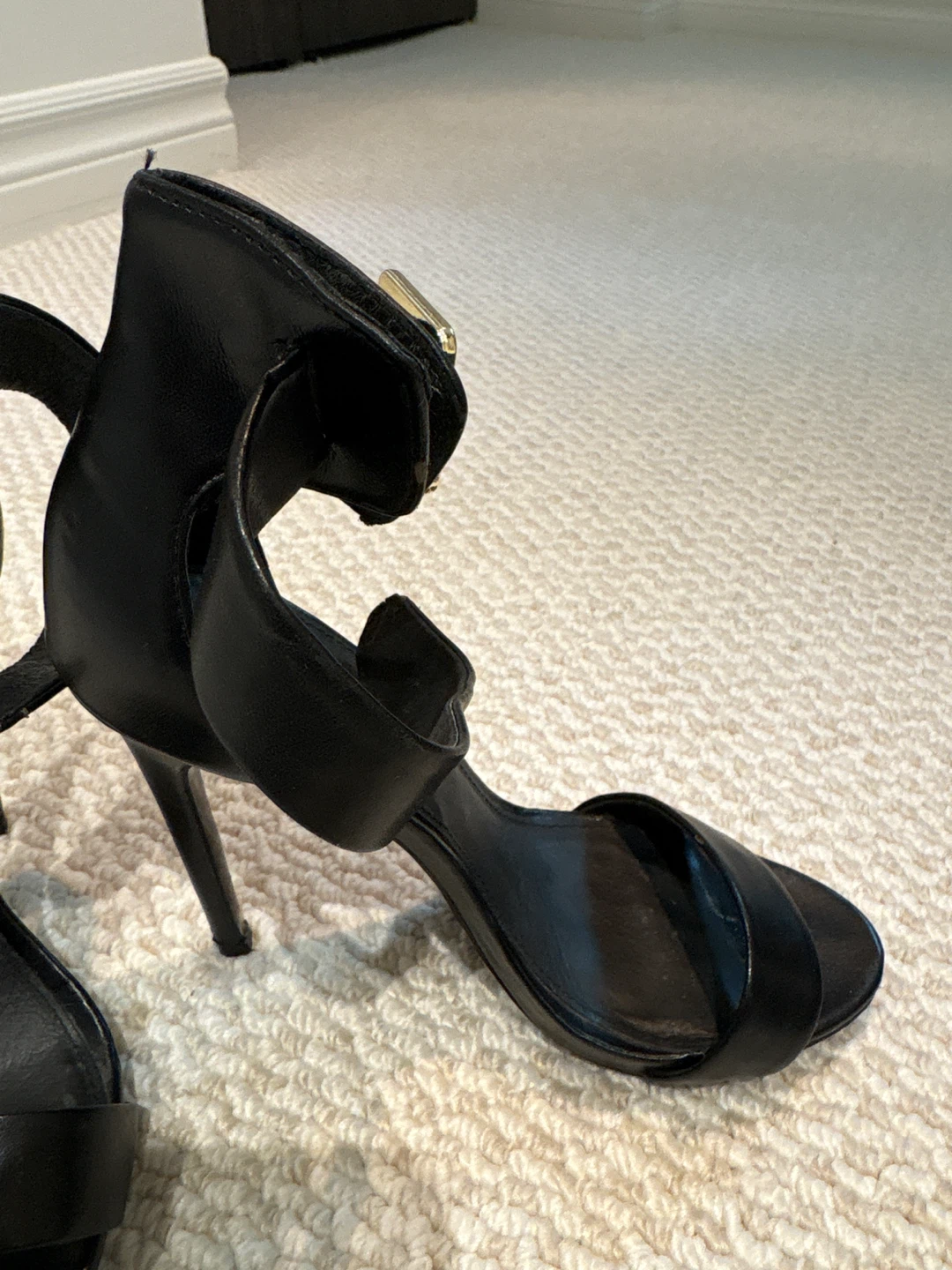 Steve Madden Black Leather Heeled Sandals with Gold Buckles - photo 2