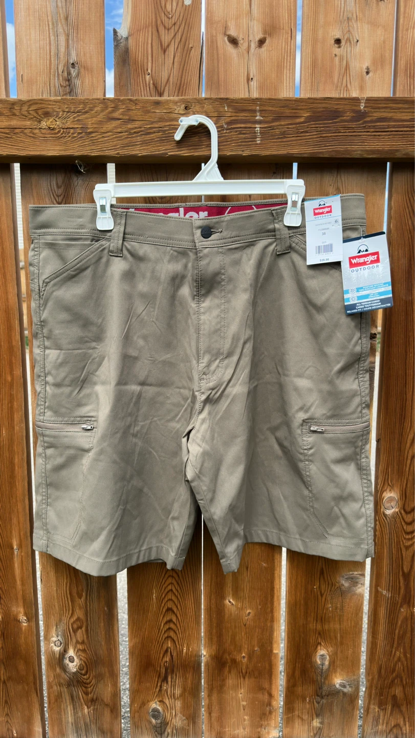 Wrangler Outdoor Relaxed Fit Cargo Shorts - Khaki - Size 38