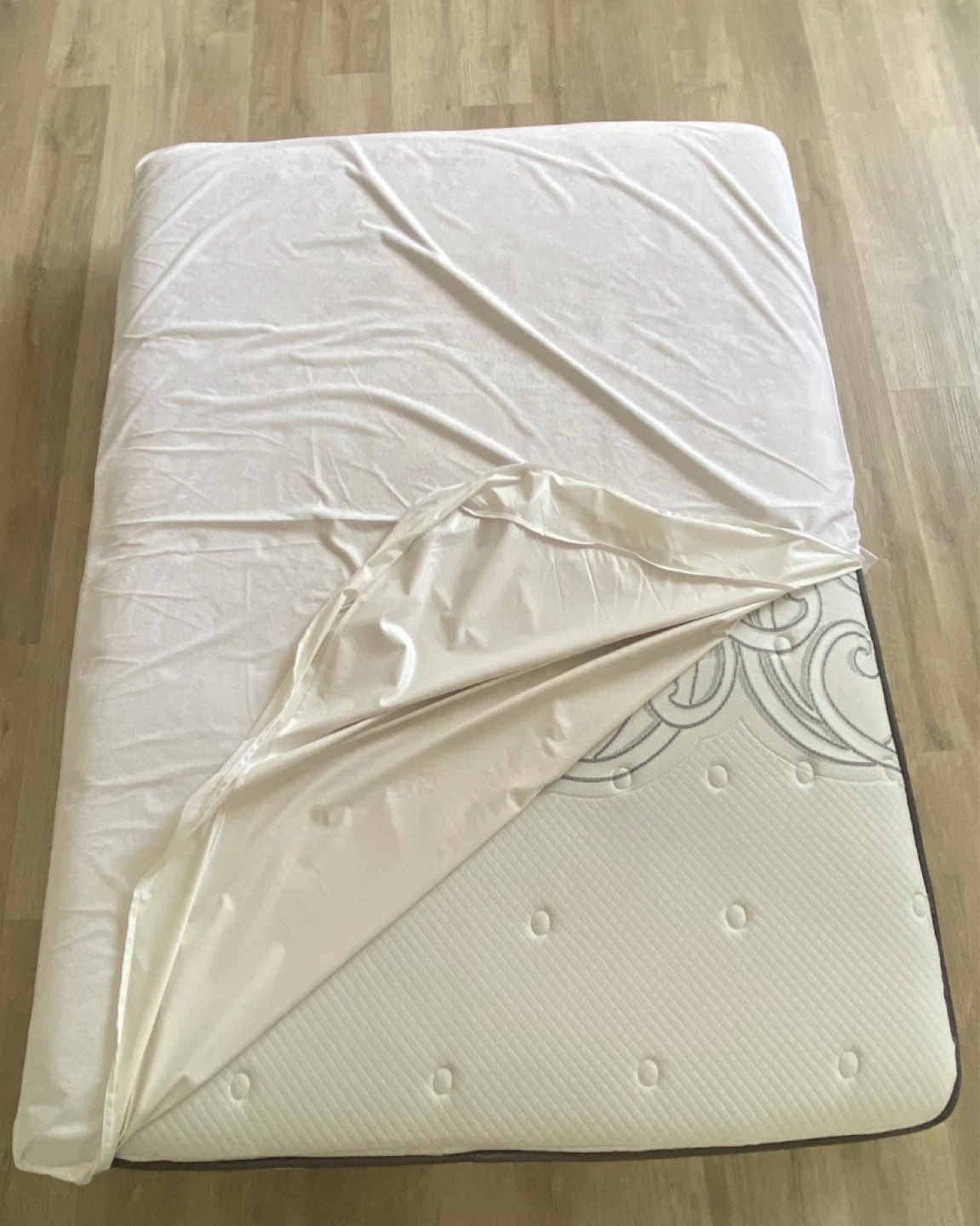 Full size mattress (+waterproof protective cover) - photo 2