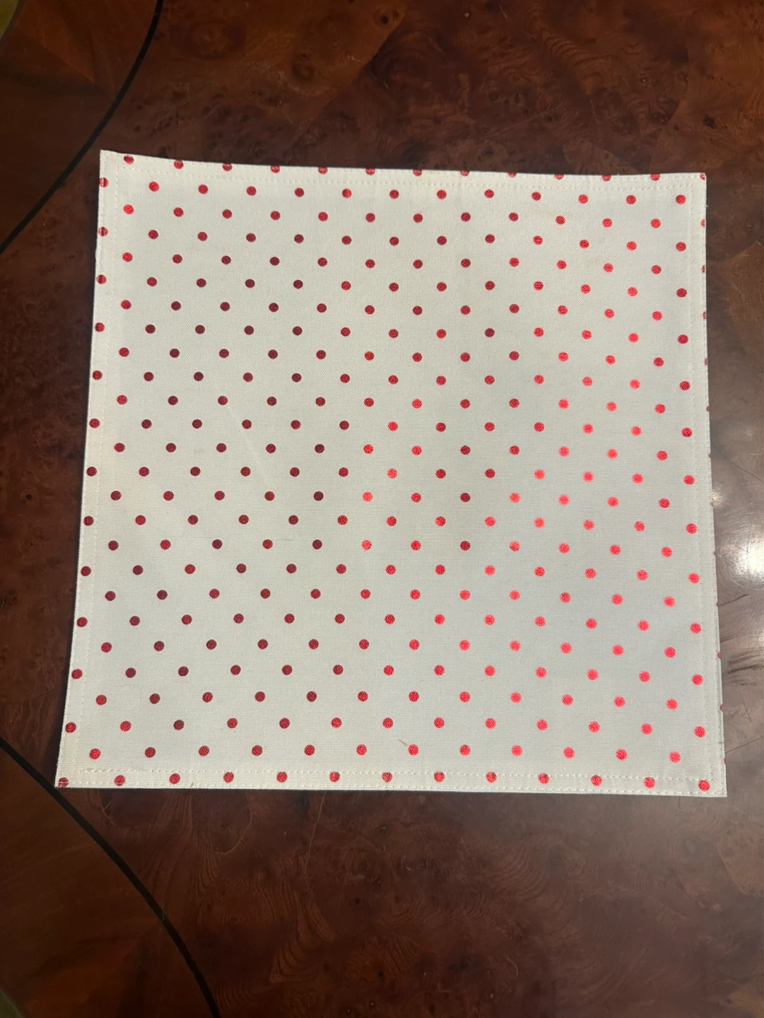 Package of 6 White  Placemat with Red Polkadots - photo 2