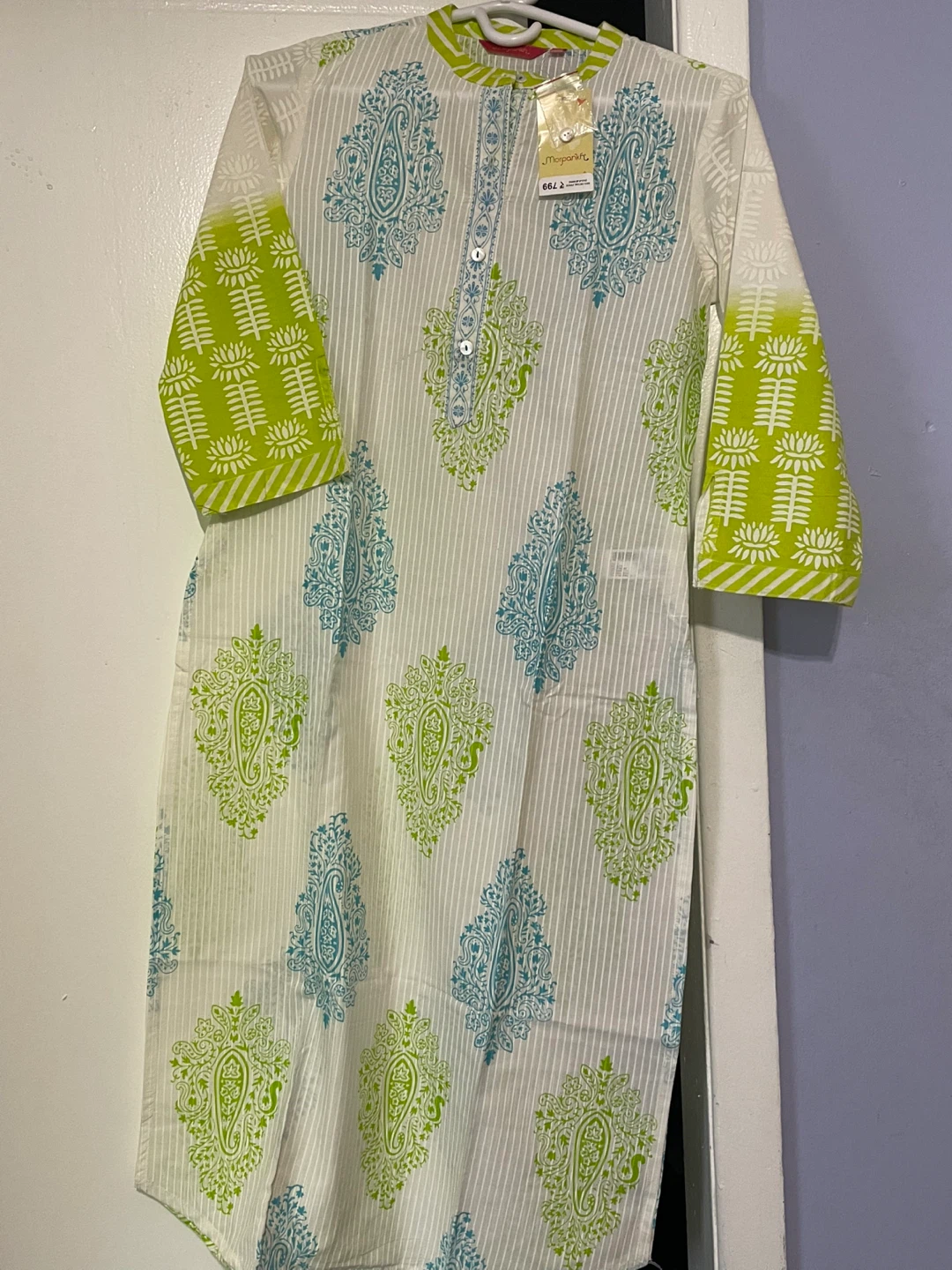 Morpankh Kurti Women's White/Green Paisley Print Kurti