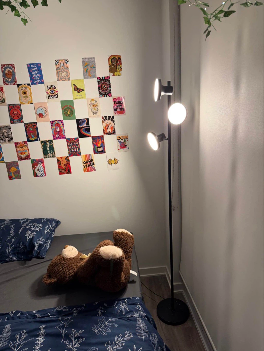 Selling 3 36W LED Tree Floor Lamps. Can be sold separately. - photo 3