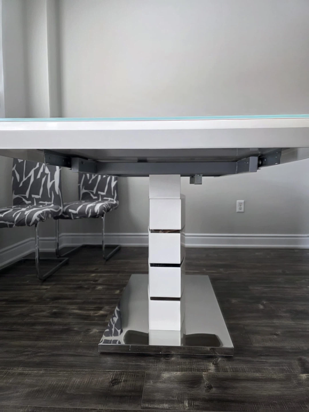 White Extendable Dining Table - photo 5
