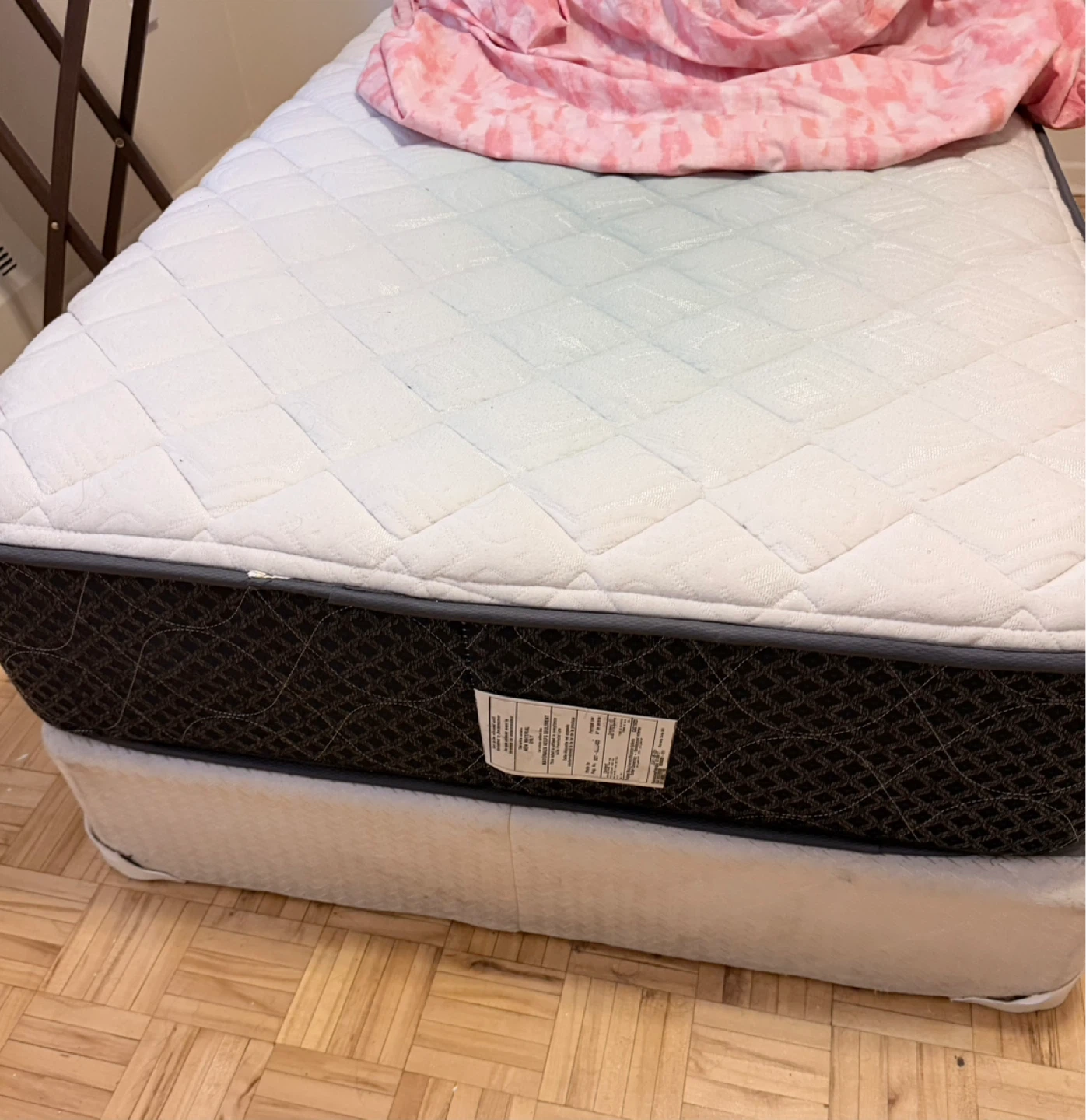 Serta Mattress twin with box - photo 2