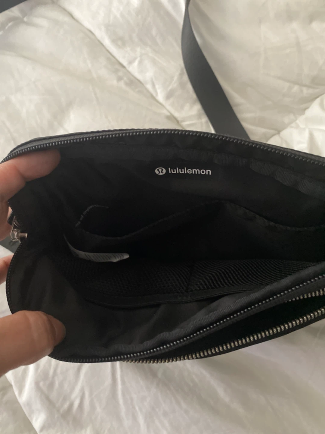 Lululemon Everywhere Crossbody Bag 2L Metal Hardware Black - photo 5