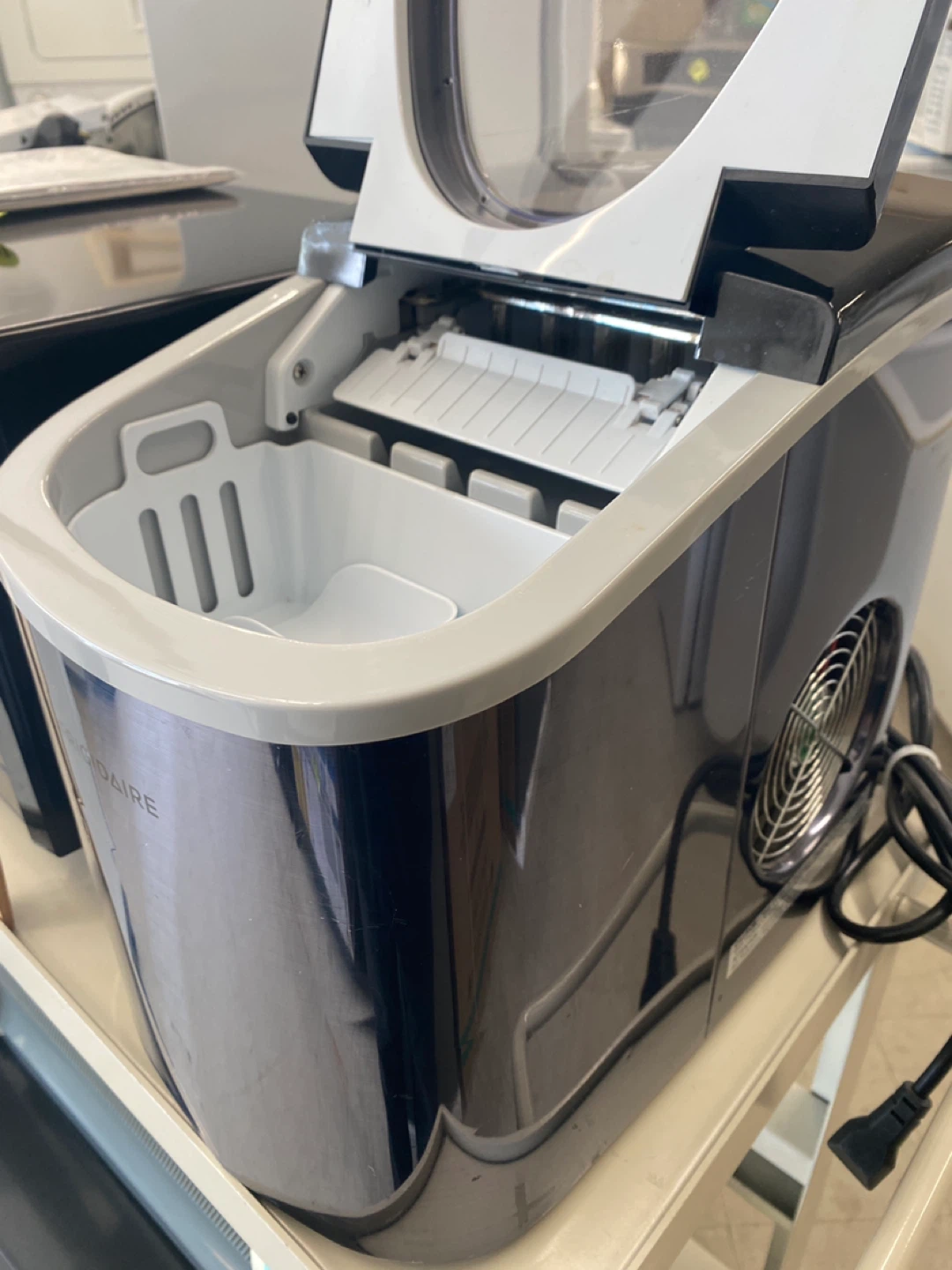 Ice Maker, - photo 2