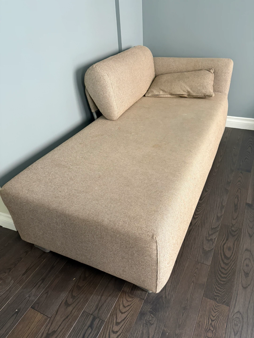 Beige Chaise Lounge with Pillows - photo 2