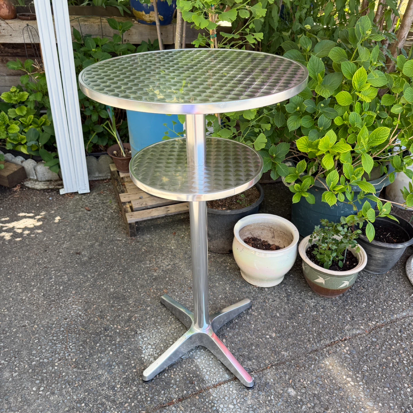 Round aluminum Bar Table with Two Tiers