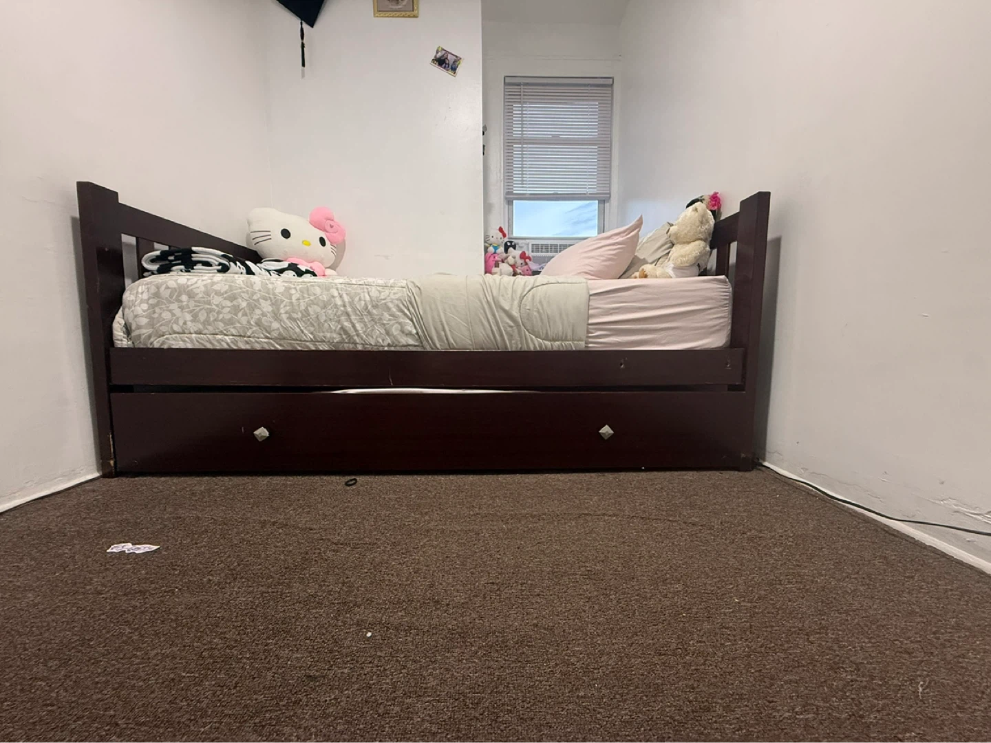 Dark Wood Twin Daybed with Trundle