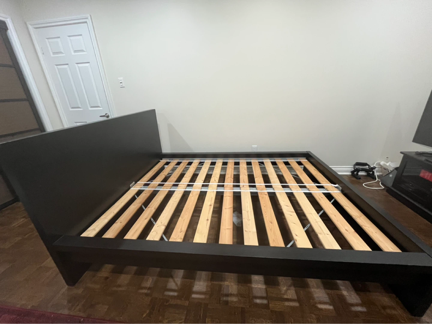 Queen size Bed Frame - photo 2