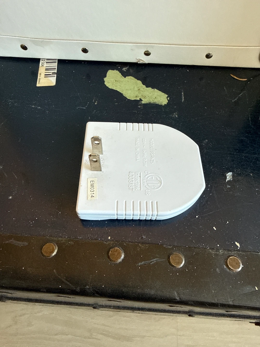 White Plug-in Night Light with Green Glow - photo 3