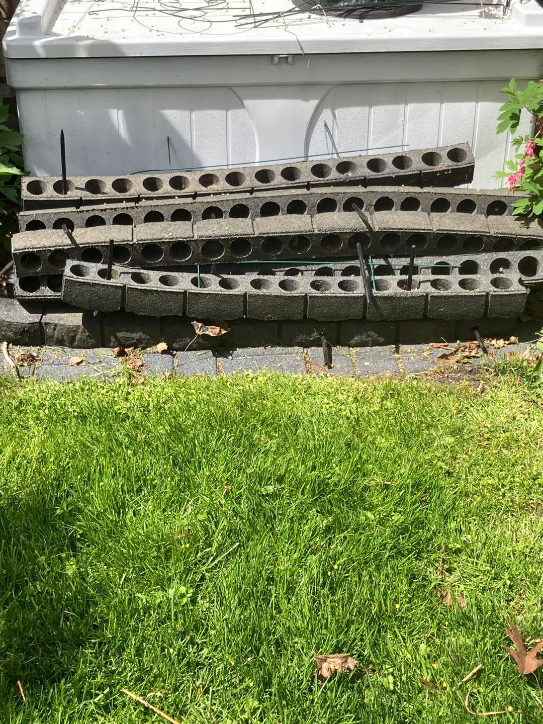 10 Recycled Rubber Garden Edging with spikes
