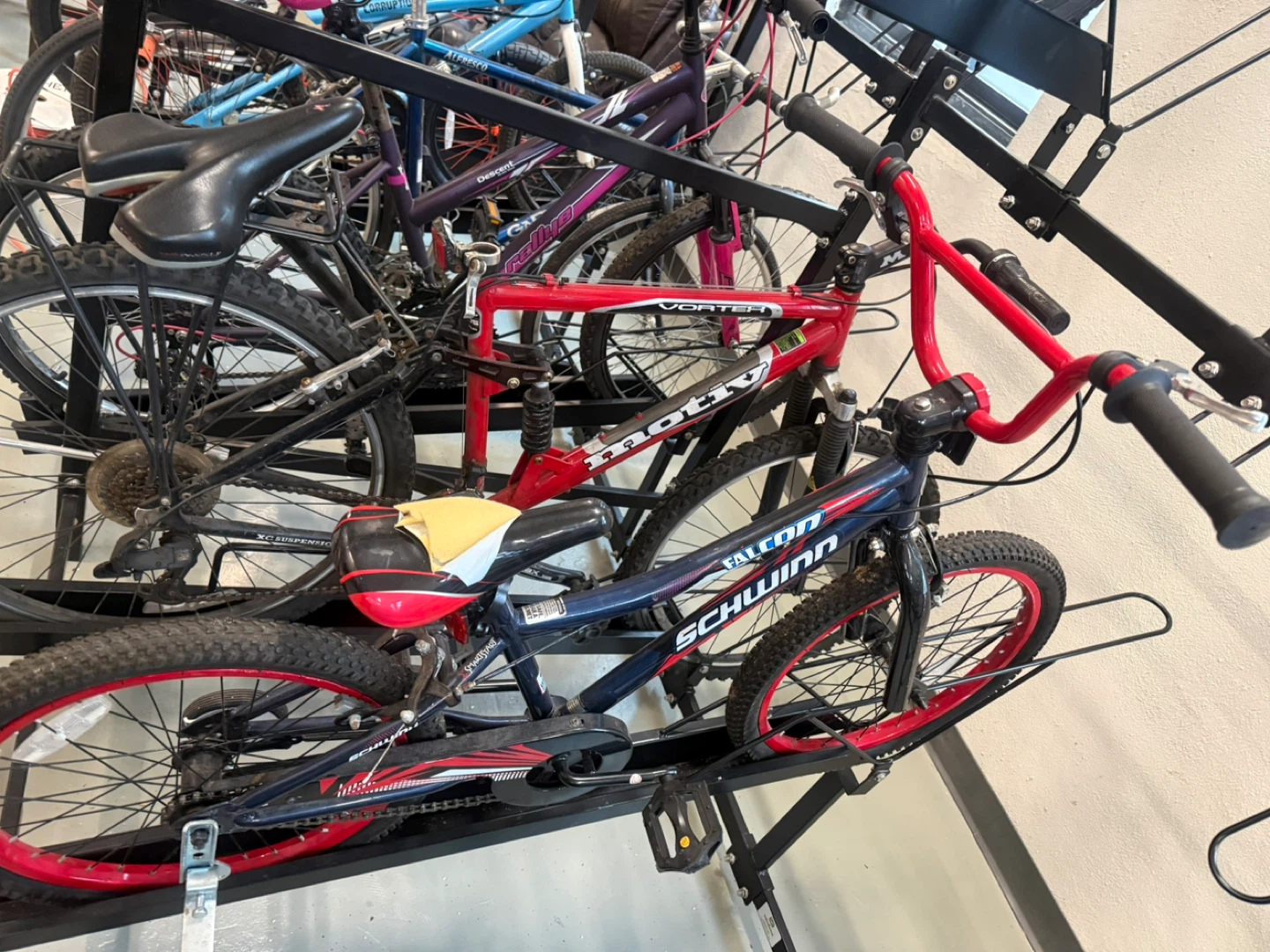 Mongoose Excursion Bicycle - photo 2