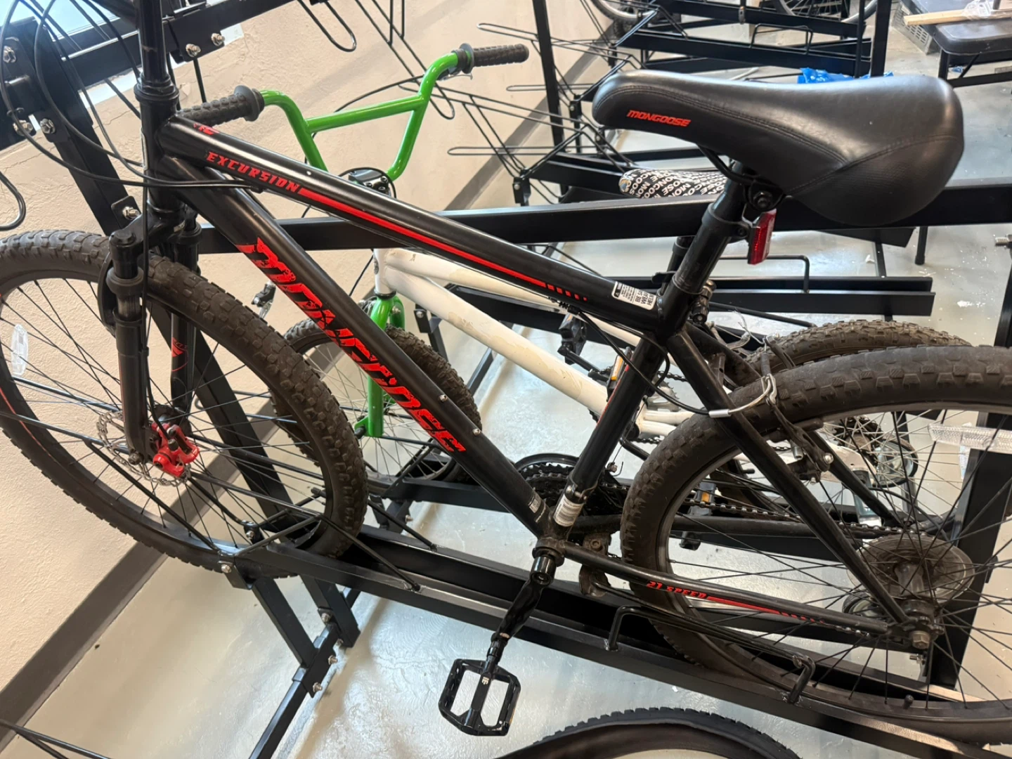 Mongoose Excursion Bicycle - photo 4