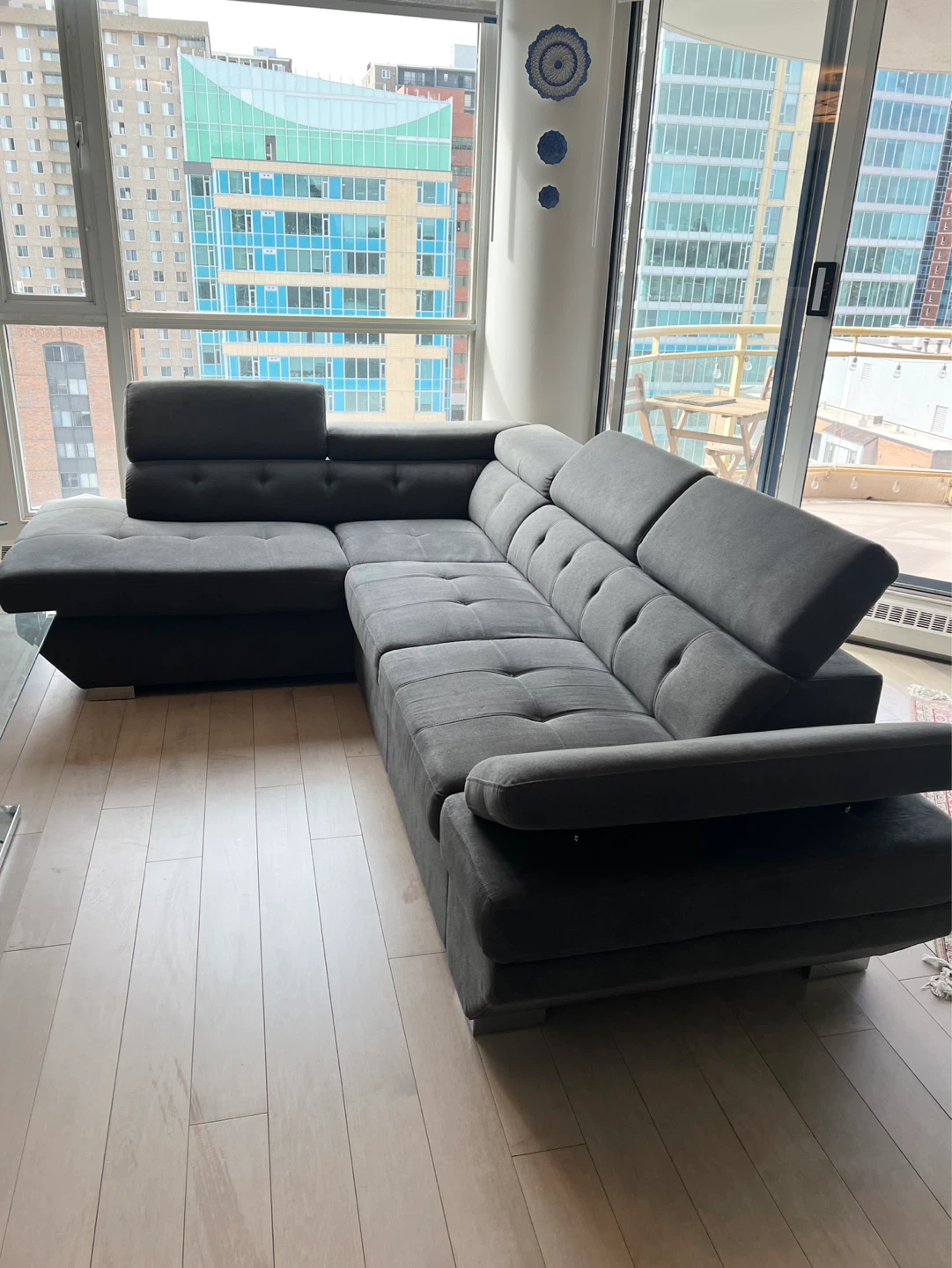 Modern Sectional Sofa - Excellent Condition