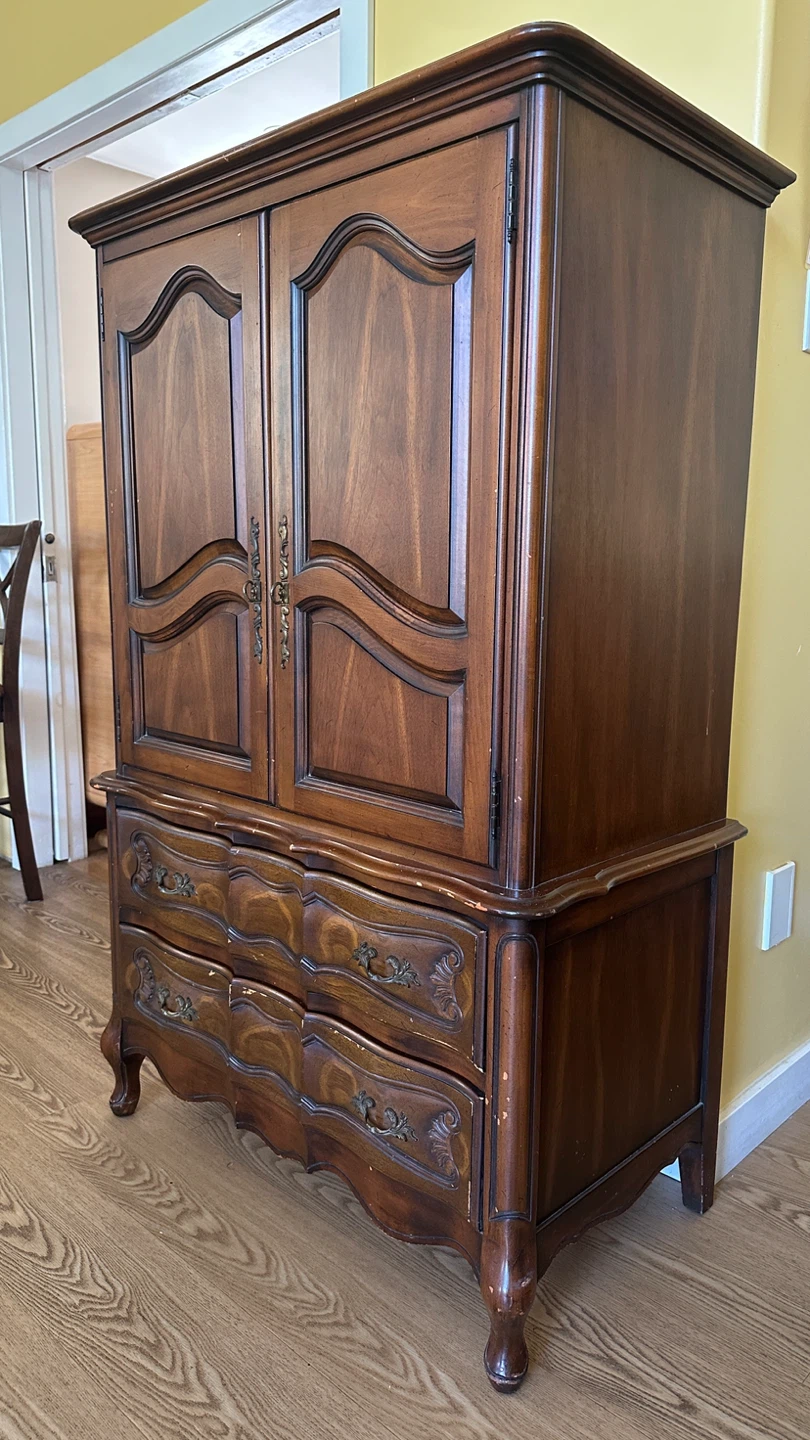 Vintage Malcolm French Provincial Armoire (CAN DELIVER) - photo 2