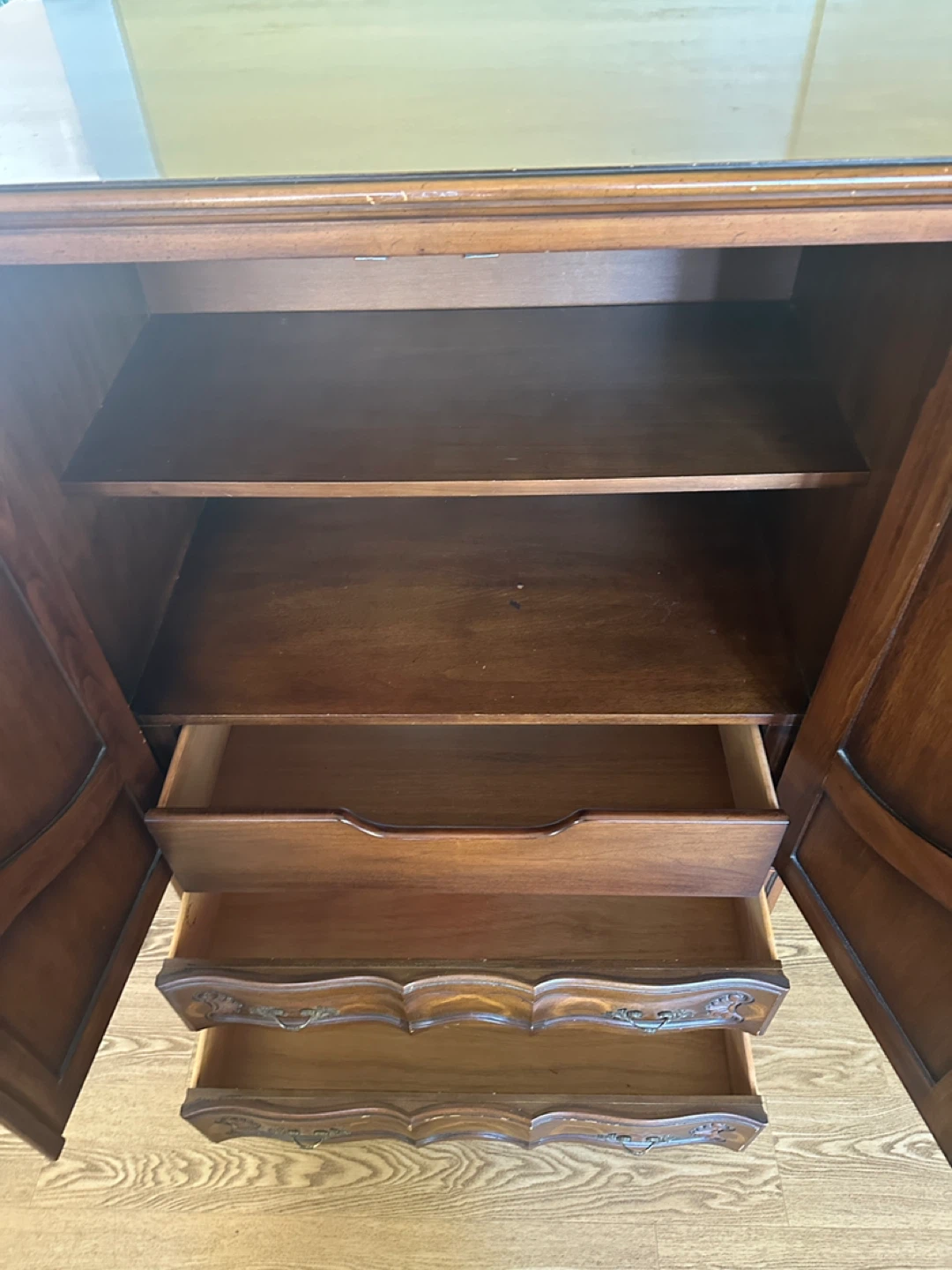 Vintage Malcolm French Provincial Armoire (CAN DELIVER) - photo 3