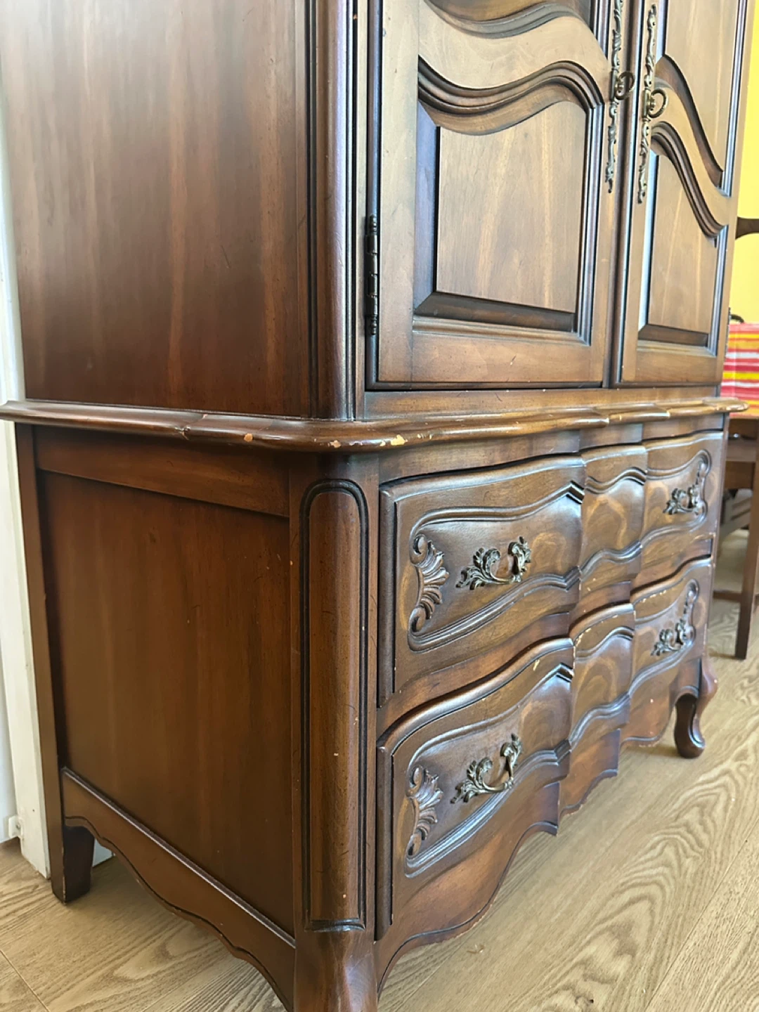 Vintage Malcolm French Provincial Armoire (CAN DELIVER) - photo 5