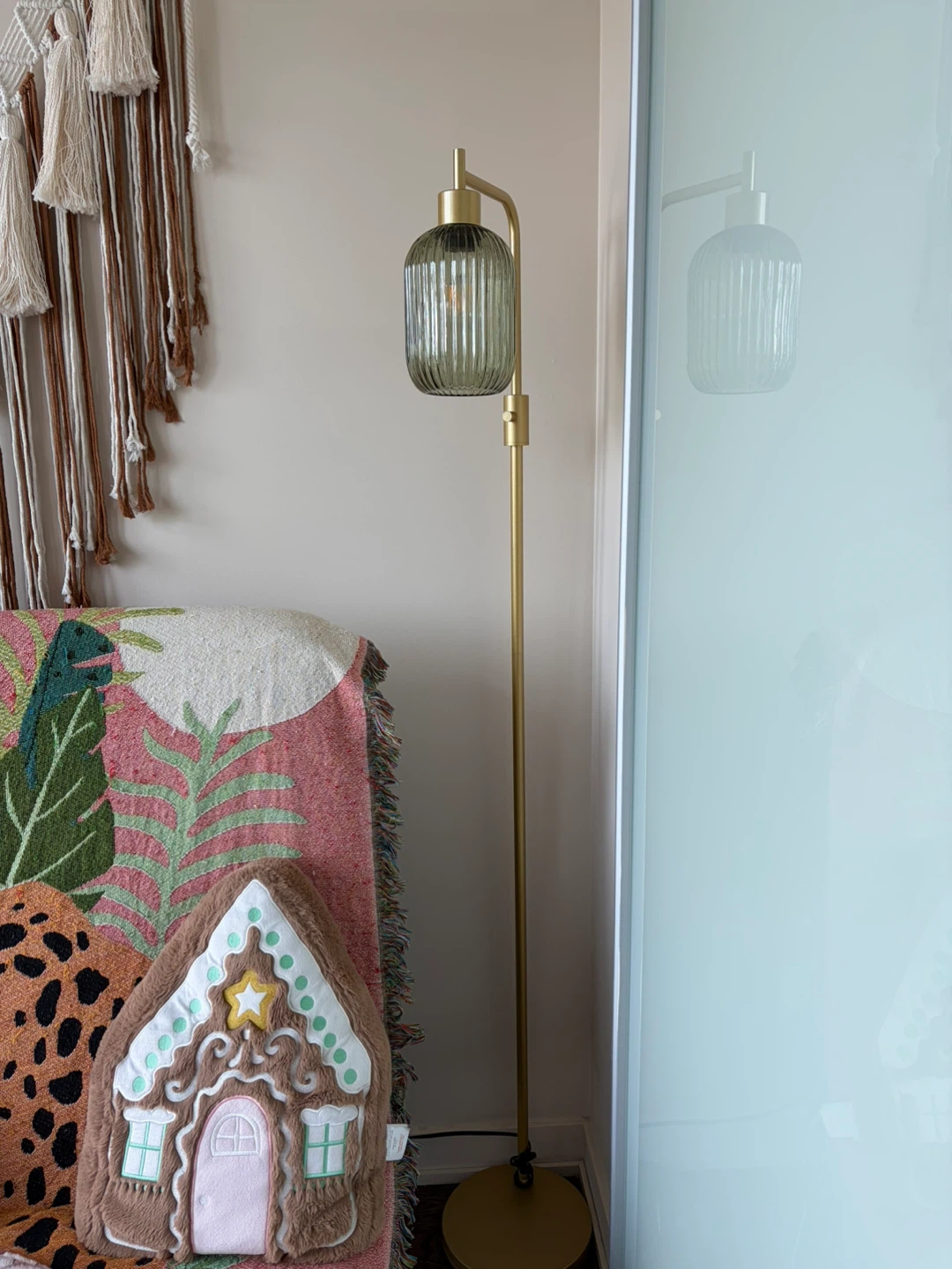 MOVING OUT SALE‼️ Modern Gold Floor Lamp with Ribbed Glass Shade - photo 5