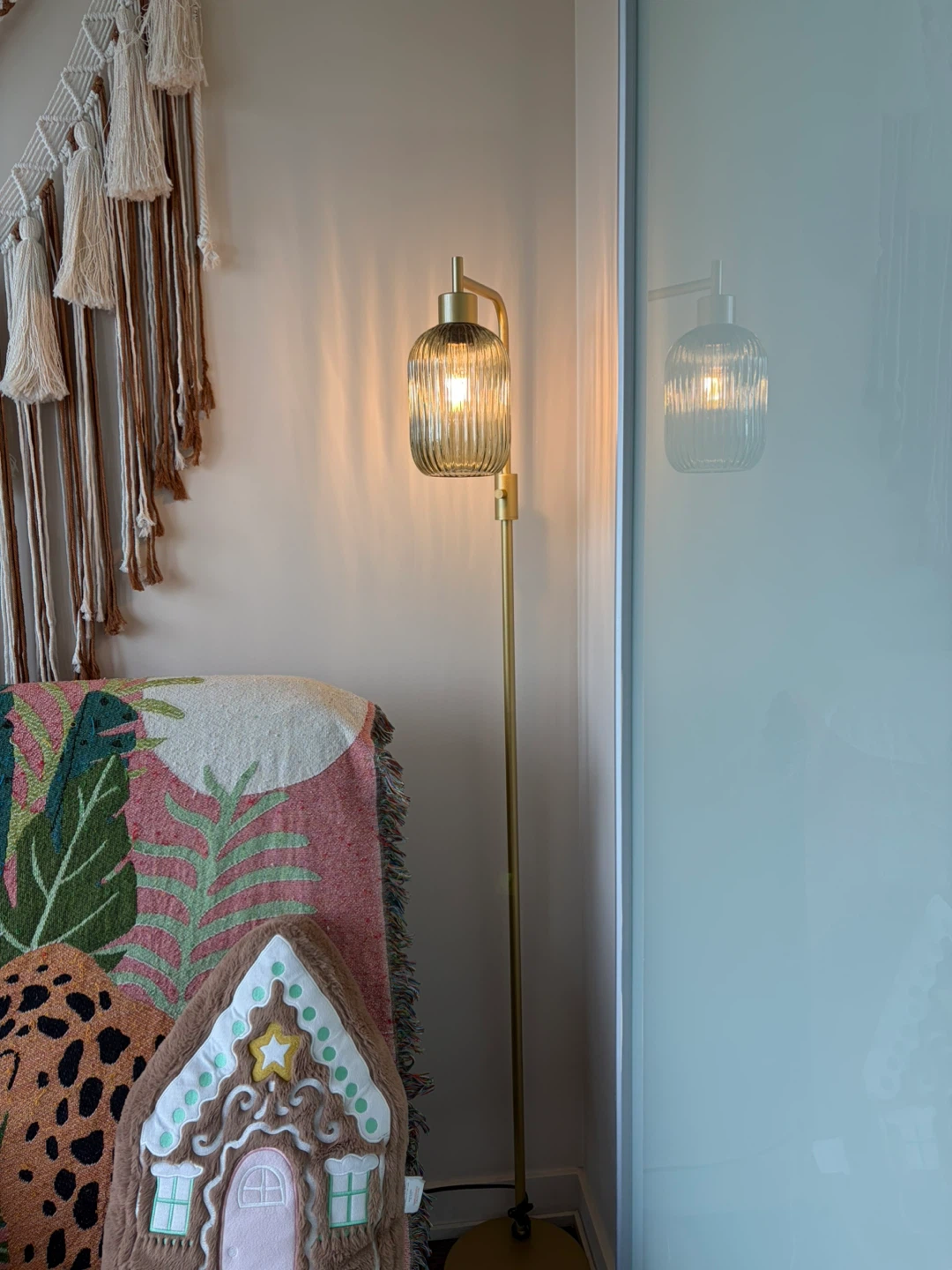 MOVING OUT SALE‼️ Modern Gold Floor Lamp with Ribbed Glass Shade - photo 2