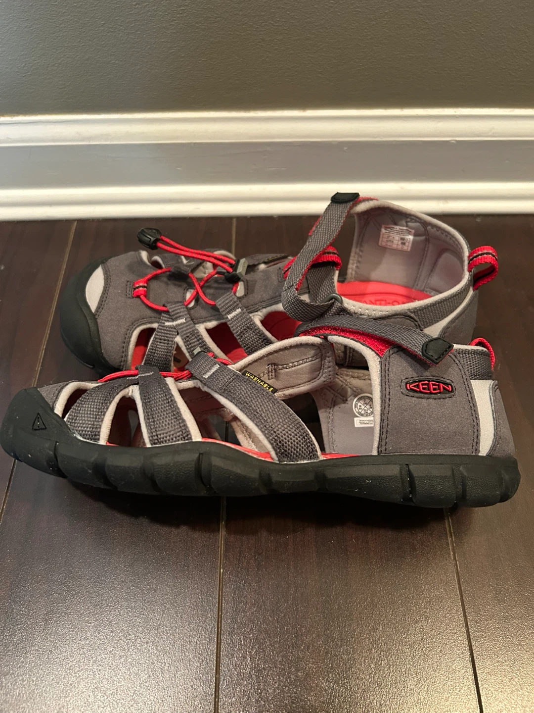 KEEN Grey & Red Water Sandals 25.5cm