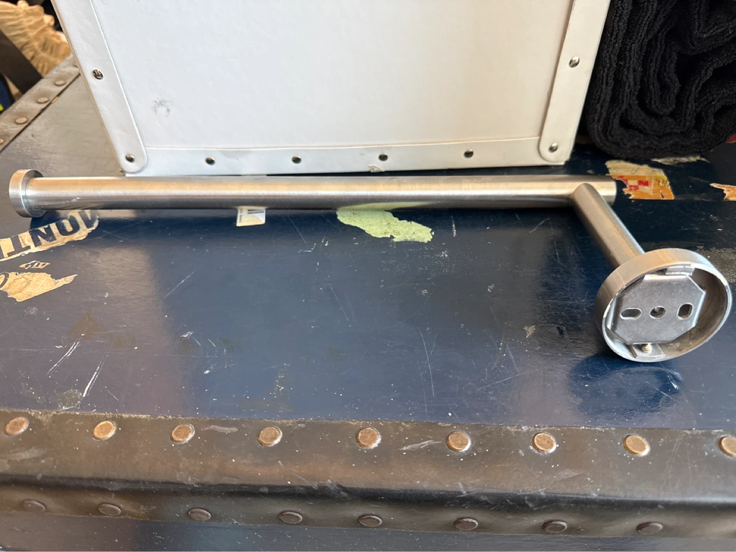 Metal Papertowel Bar with Mount - photo 2