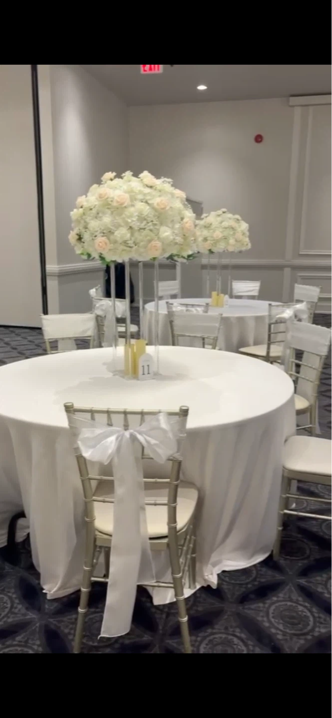 Large White Floral Centerpiece - photo 2