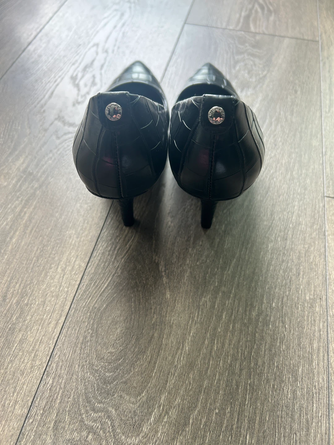 Michael Kors Black Croc Embossed Heels Size 8M - photo 3