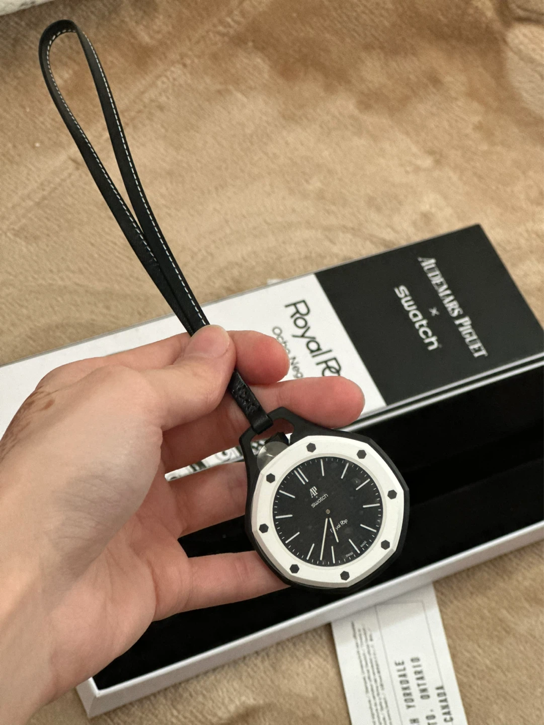AP x Swatch Royal Pop Ocho Negro - Complete with Box & Lanyard - photo 3