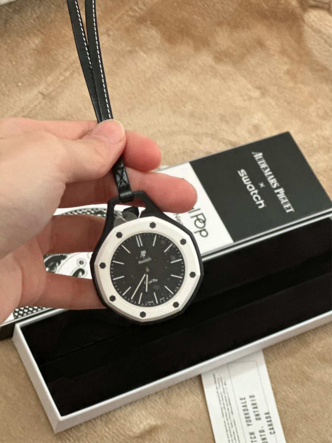 AP x Swatch Royal Pop Ocho Negro - Complete with Box & Lanyard - photo 4