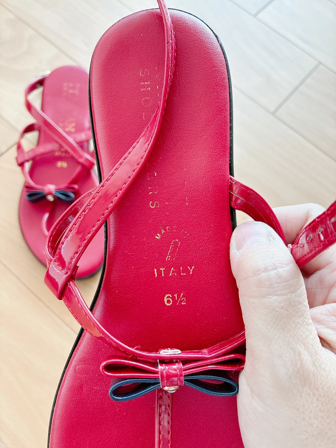 Red Thong Sandals with Bow Detail - Size 6 1/2 - photo 3