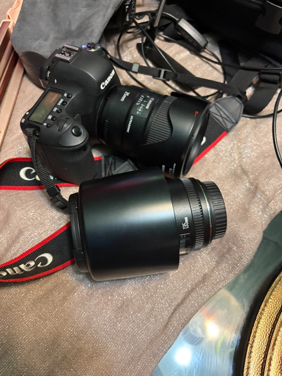 Canon DSLR Camera with 35mm and 135mm Lenses - photo 2