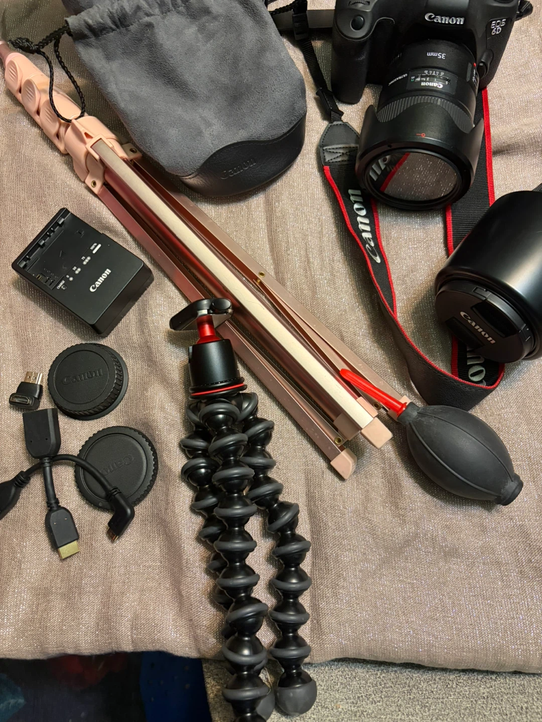 Canon DSLR Camera with 35mm and 135mm Lenses - photo 4