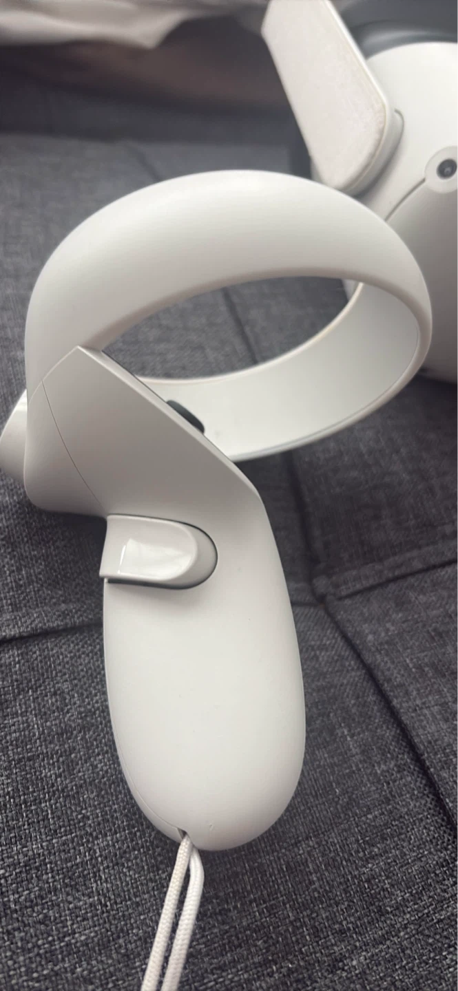 Meta Quest 2 VR Headset with Controllers - photo 4