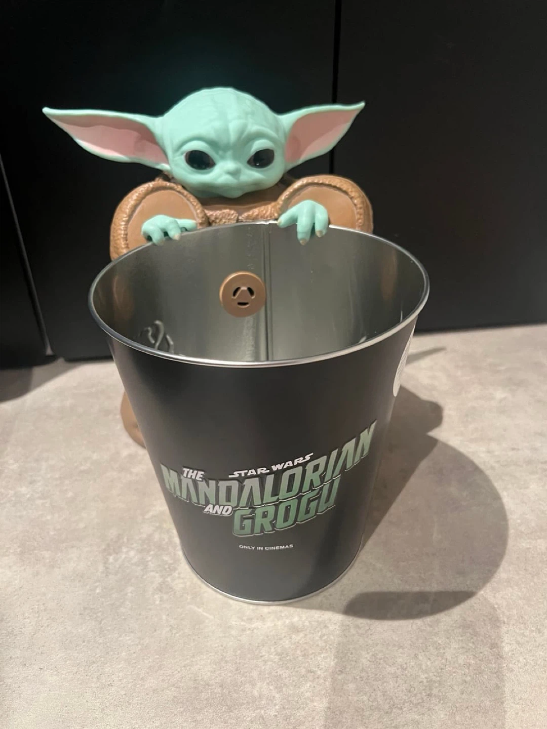Mandalorian and Grogu popcorn tin and cup - photo 2
