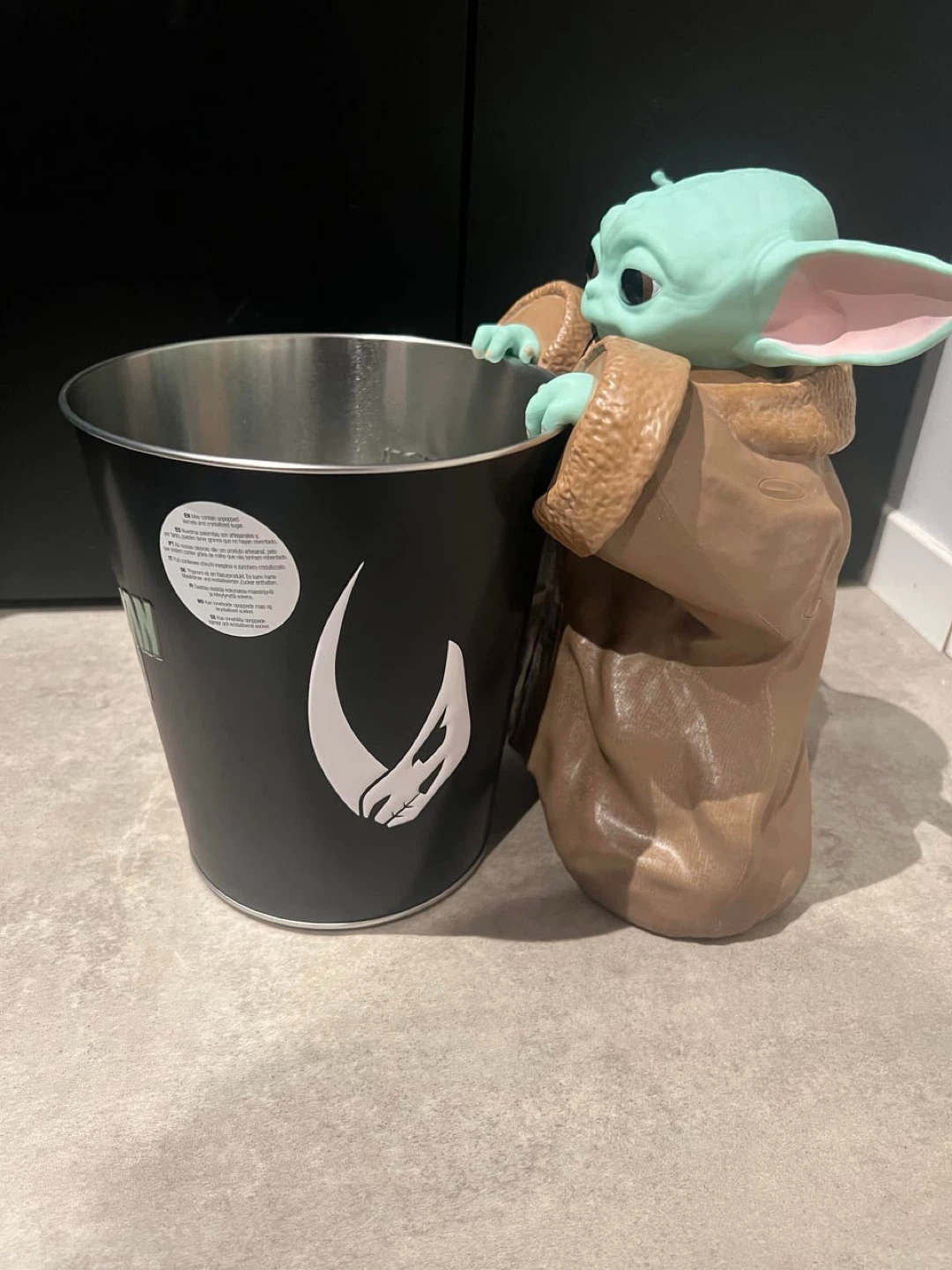 Mandalorian and Grogu popcorn tin and cup - photo 4
