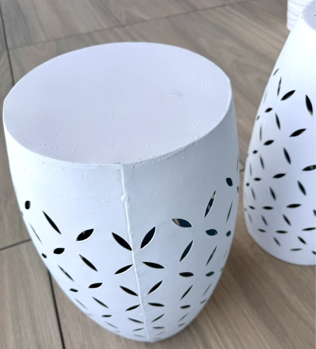 Pair of white metal side tables / garden stools - photo 4