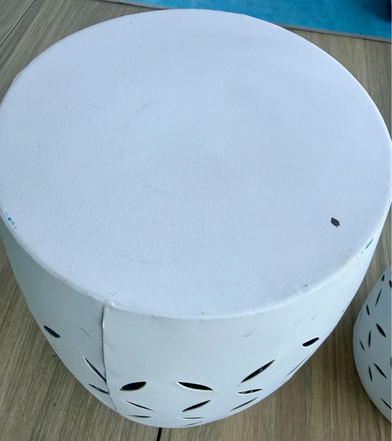 Pair of white metal side tables / garden stools - photo 2