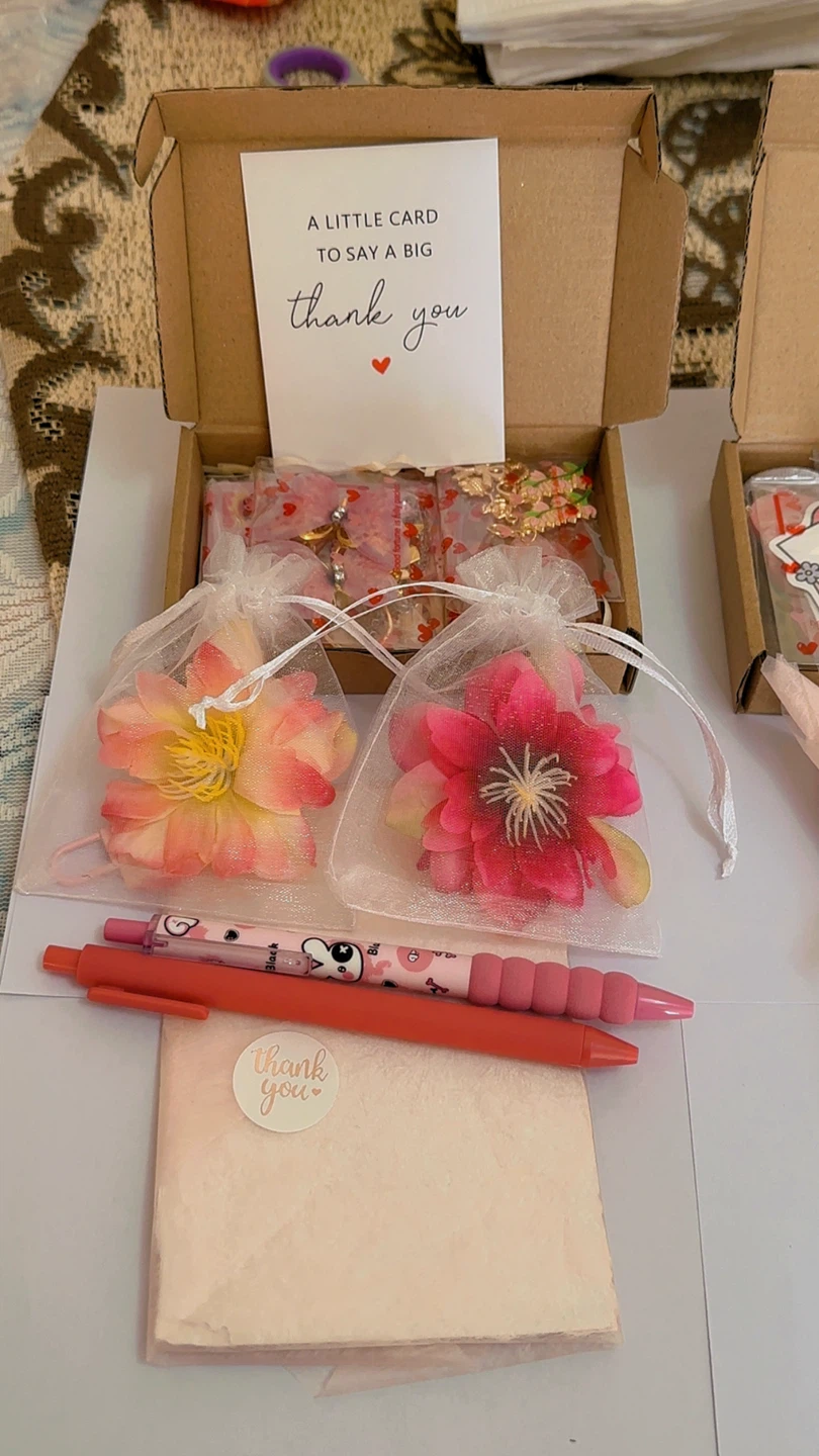 Handmade Gift Boxes with Pens and Flowers - photo 4