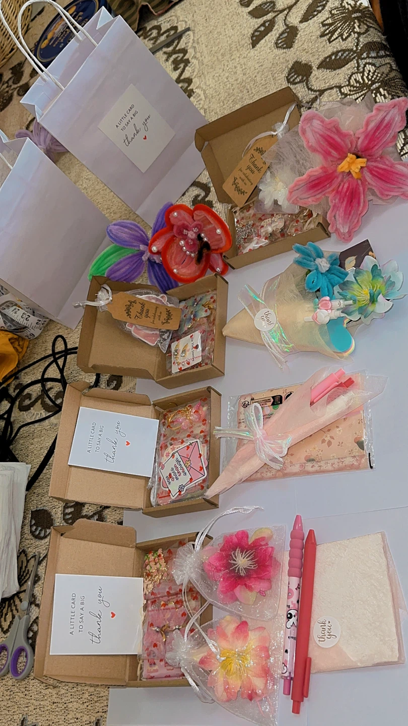 Handmade Gift Boxes with Pens and Flowers - photo 5