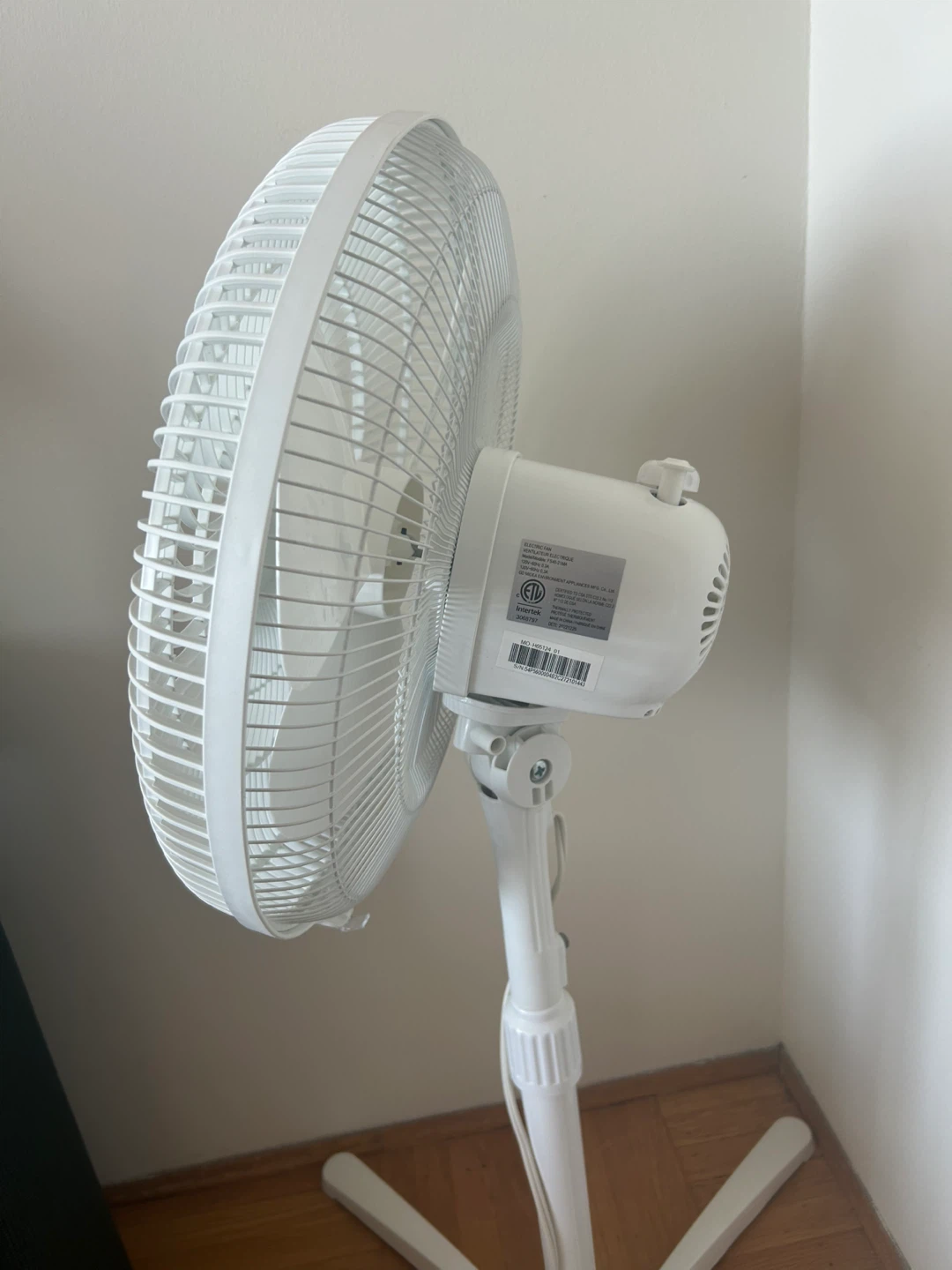 Pelonis White Stand Fan - photo 2