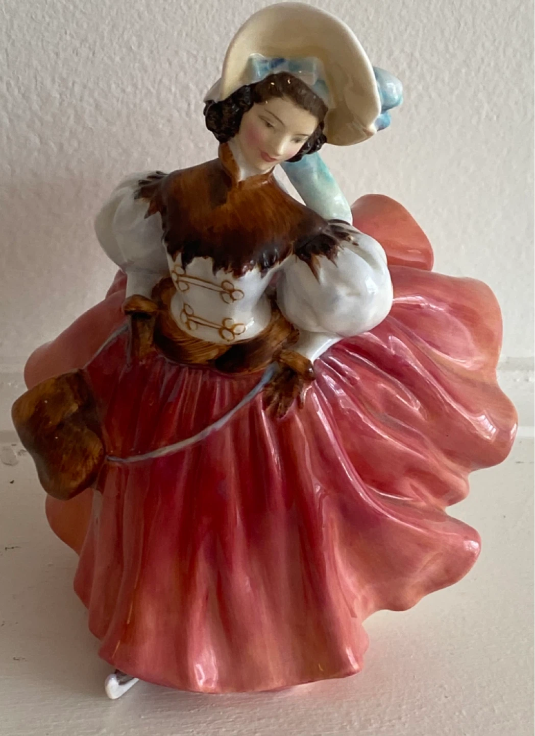 Vintage Porcelain Figurine of a Lady in a Pink Dress - photo 3