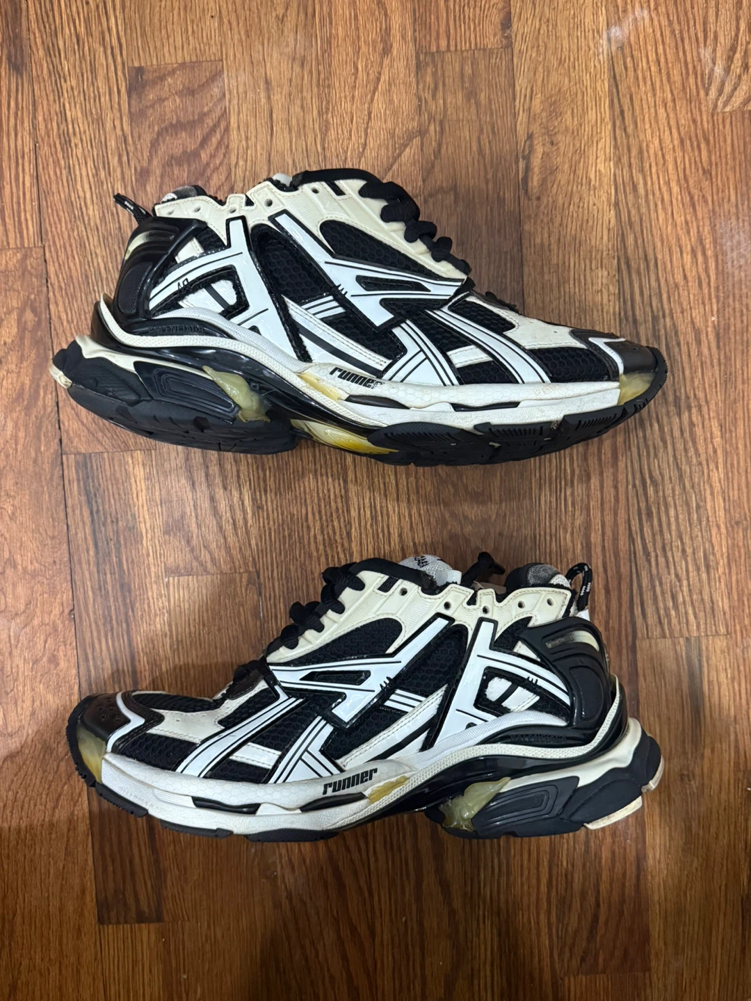 Size 43 EU / (10 US)  - Balenciaga Runner Black White - photo 2