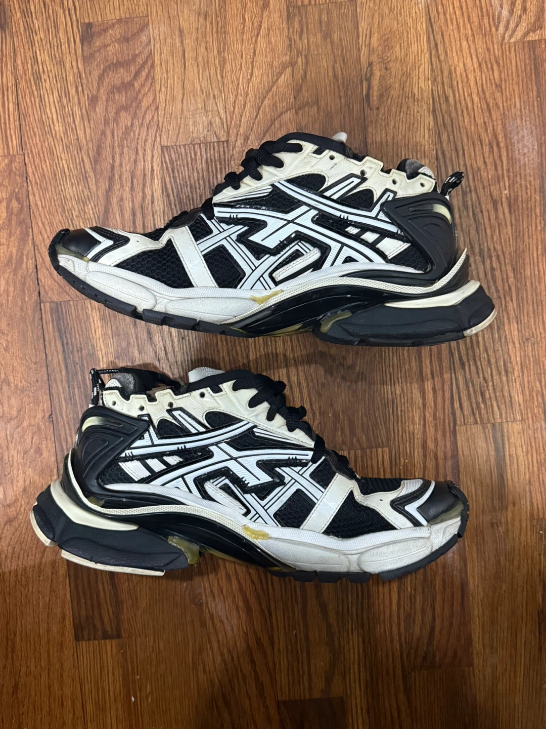 Size 43 EU / (10 US)  - Balenciaga Runner Black White - photo 3