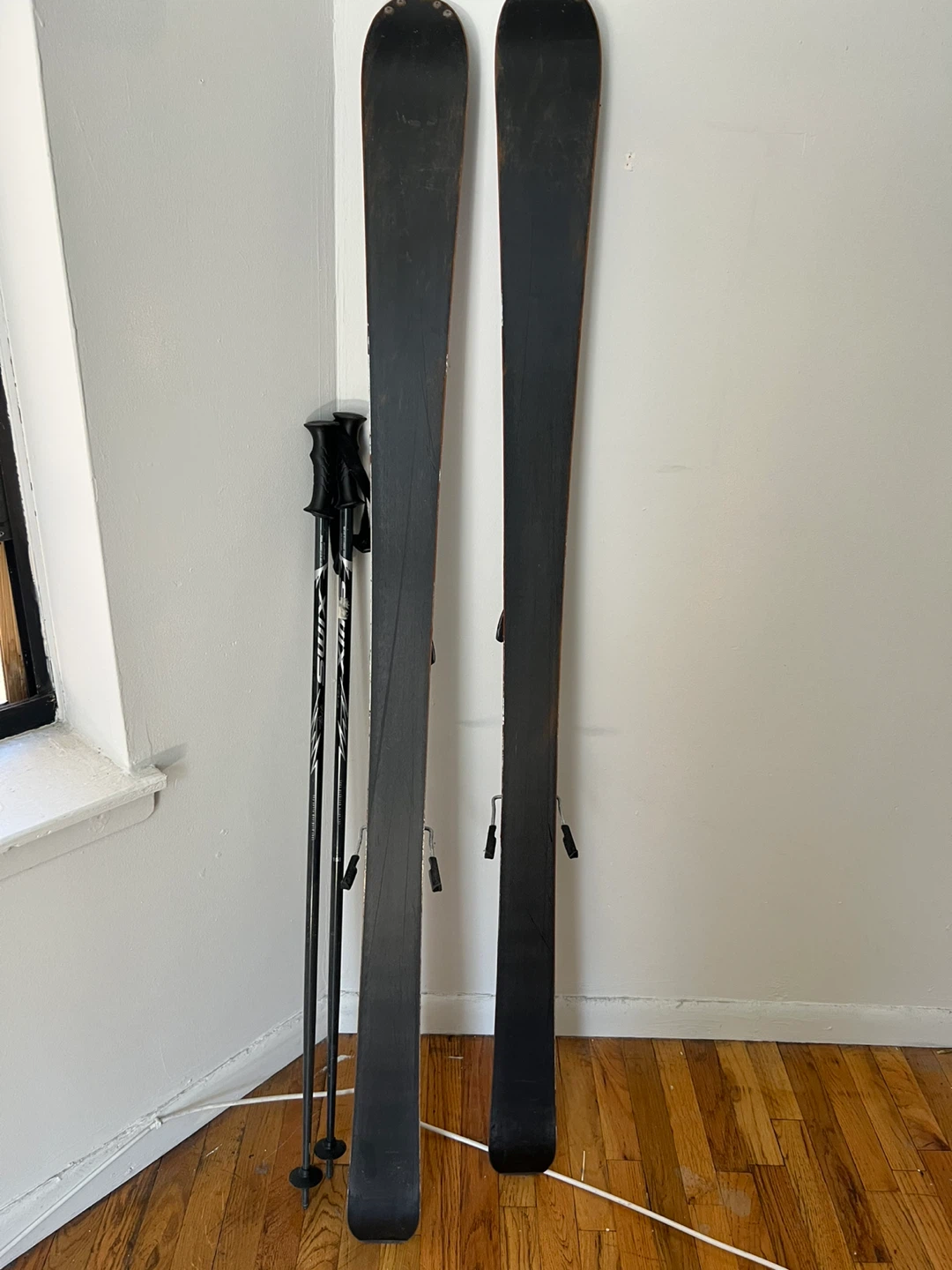 Atomic Skis with Poles