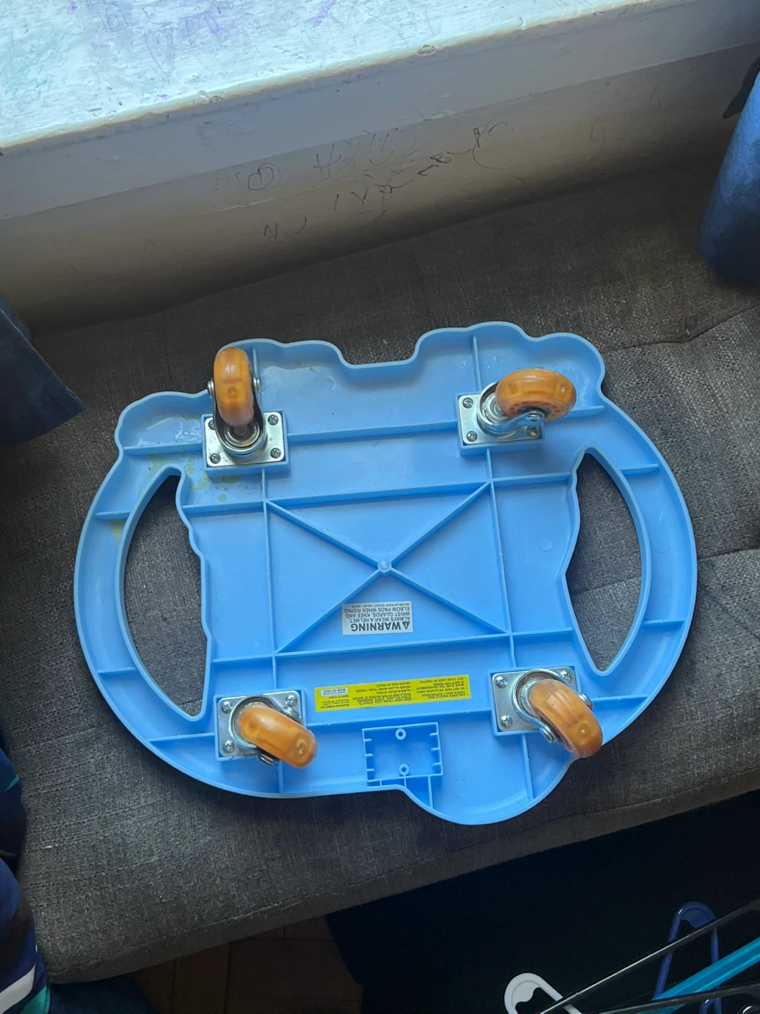 Bluey Ride-On Scooter Board Toy - photo 2